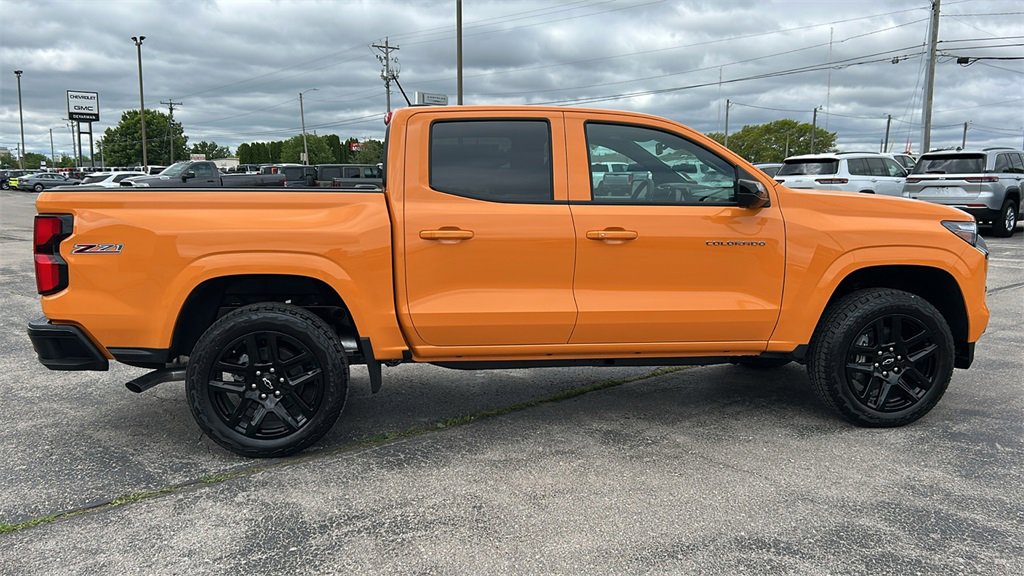 2025 Chevrolet Colorado Z71 photo 2