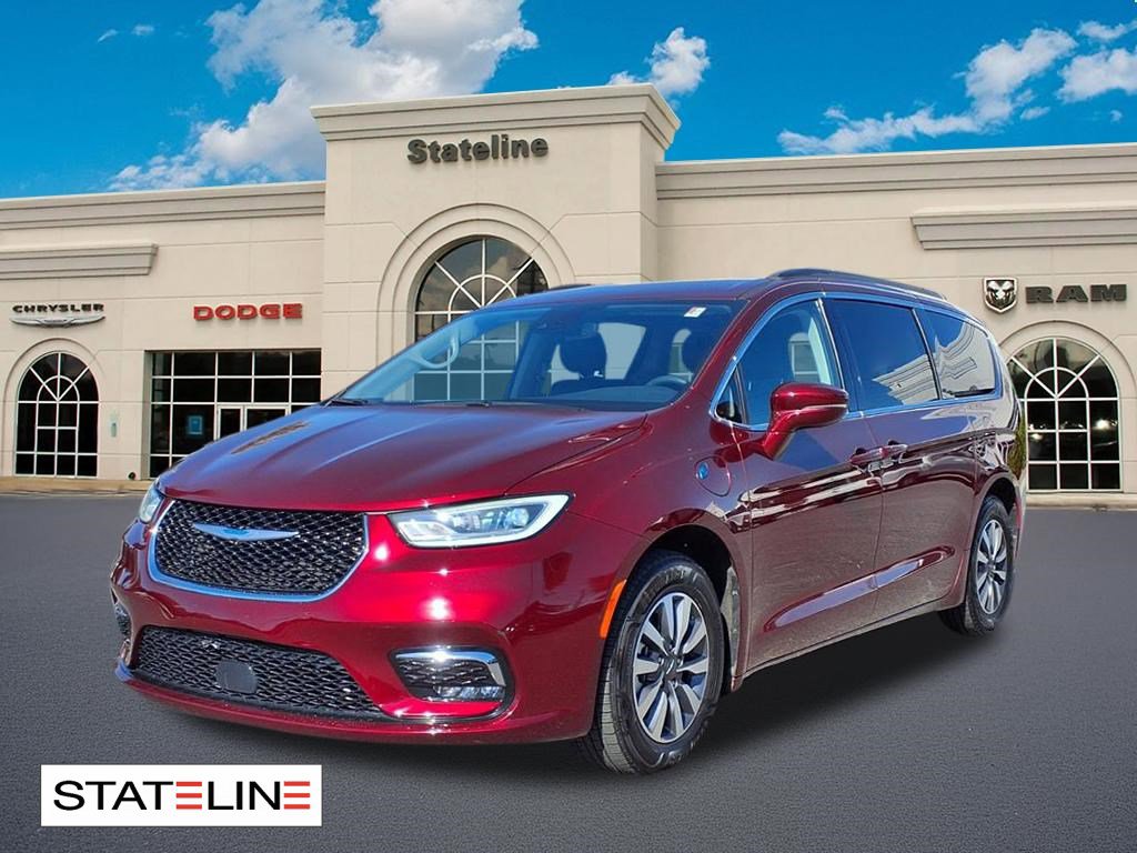 2021 Chrysler Pacifica Hybrid Touring's photo