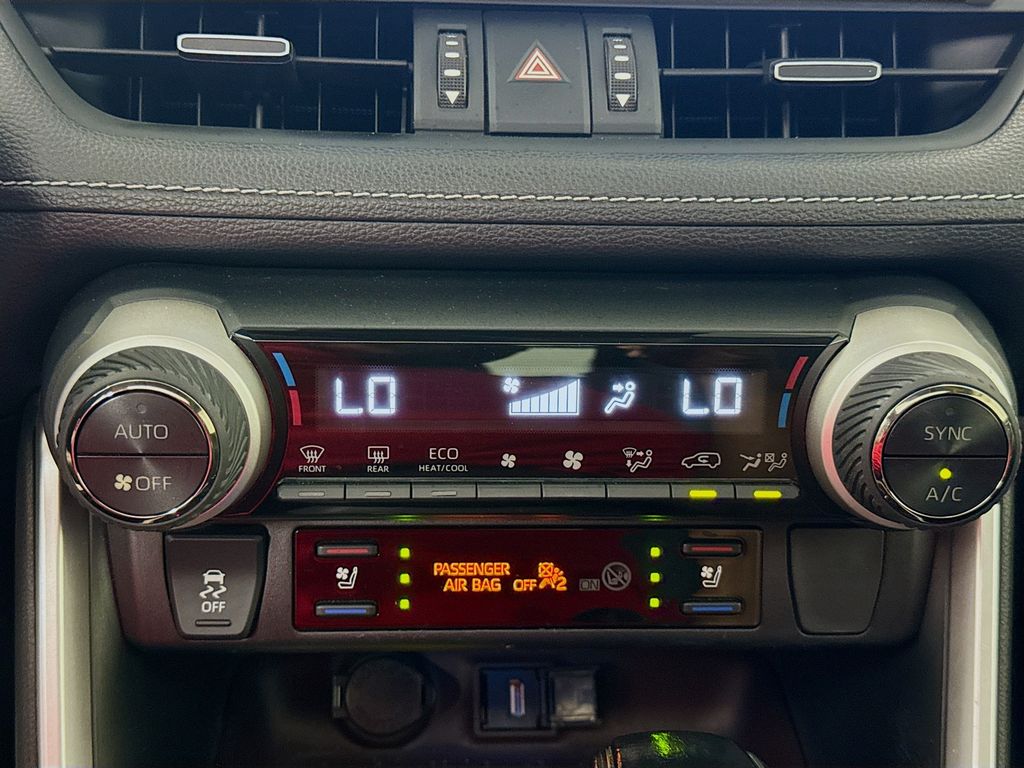 2021 Toyota RAV4 Limited photo 14