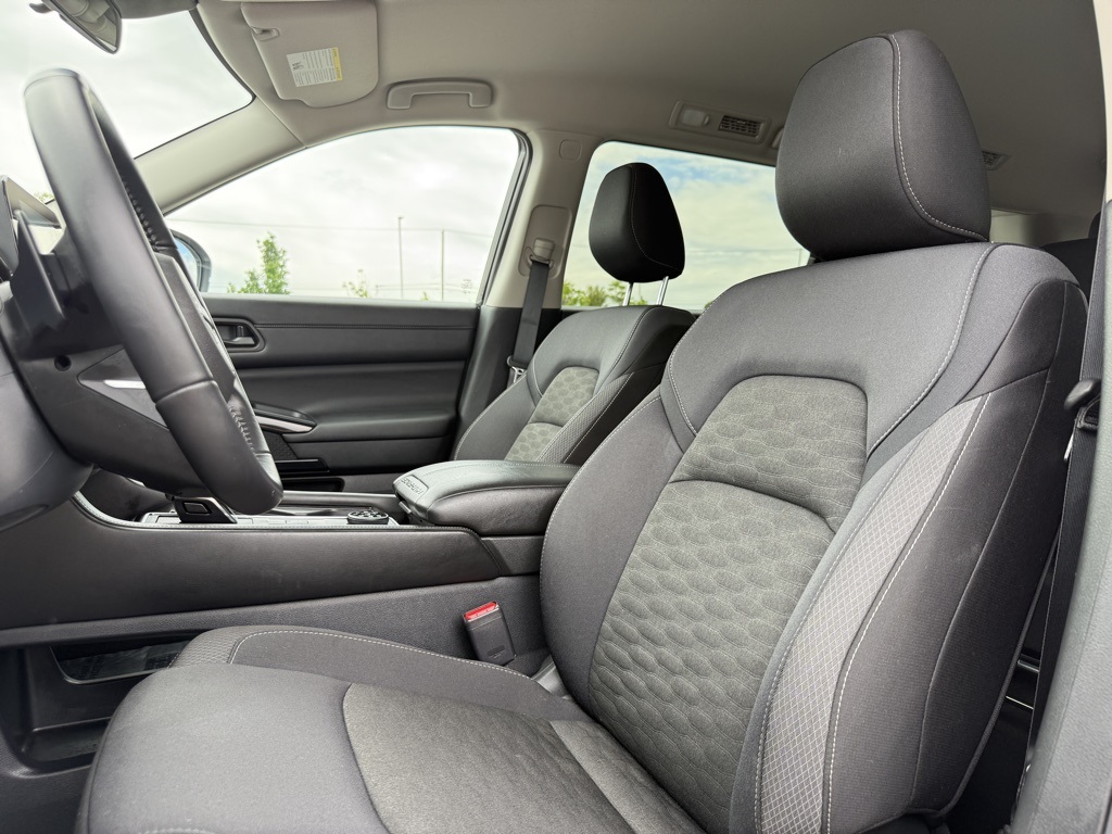 2025 Nissan Pathfinder SV photo 15
