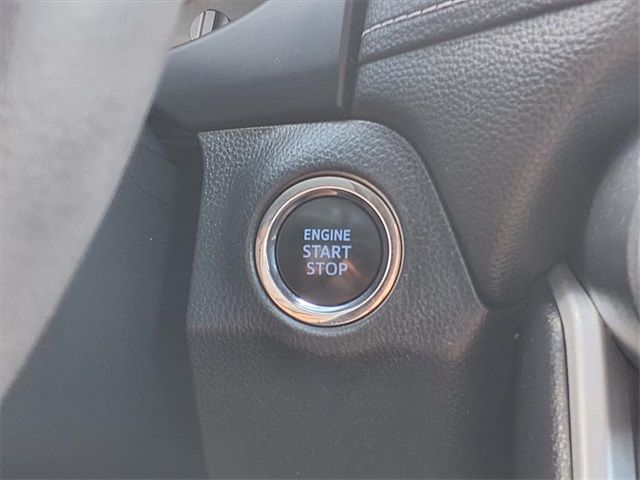 2021 Toyota RAV4 XLE Premium photo 9