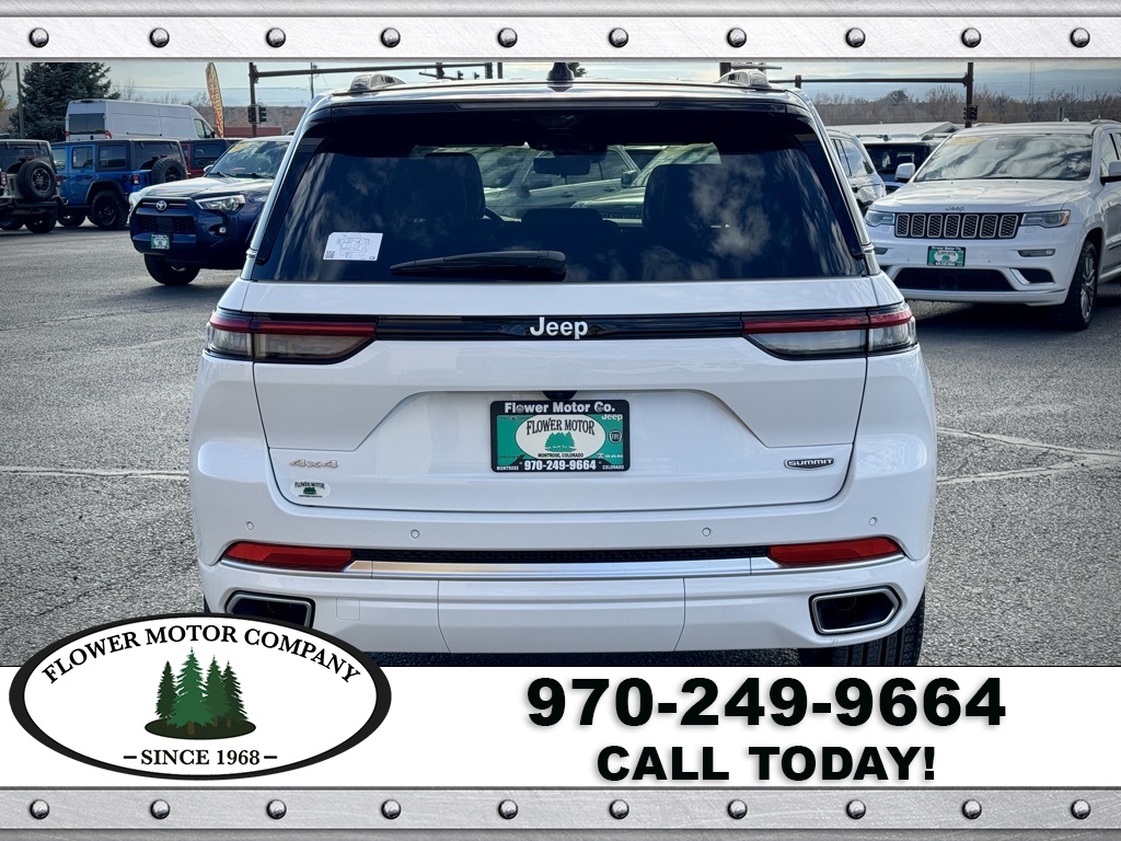 2025 Jeep Grand Cherokee Summit photo 3