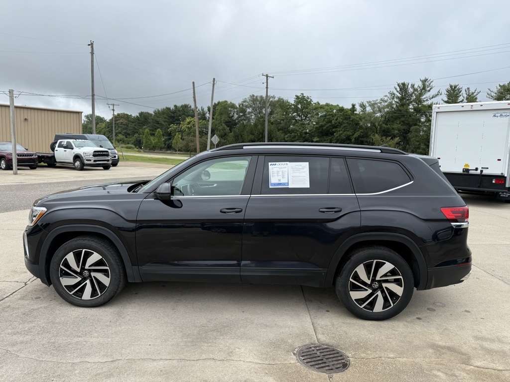 2024 Volkswagen Atlas SE Technology photo 3