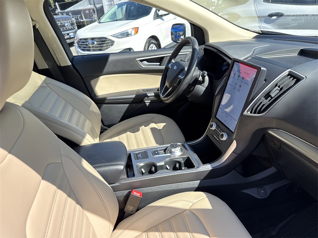 2022 Ford Edge SEL photo 36
