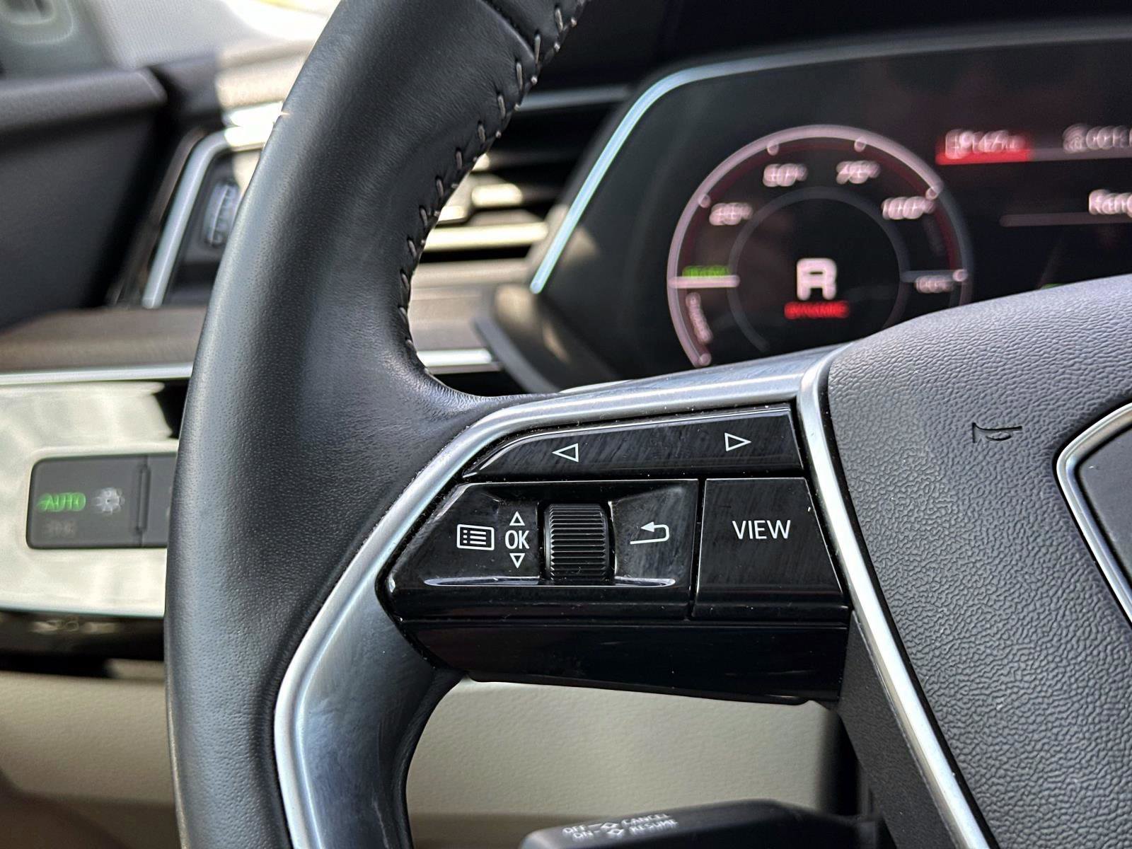 2021 Audi e-tron Premium photo 30