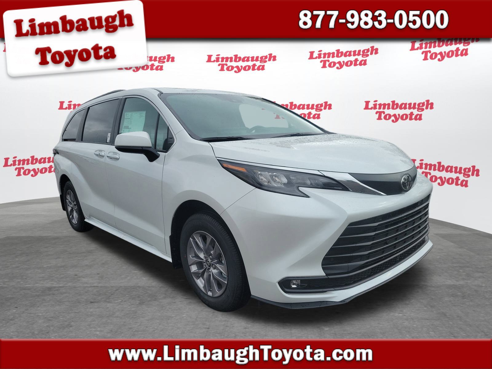 2026 Toyota Sienna XLE's photo