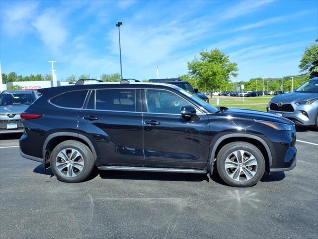 Certified 2022 Toyota Highlander XLE with VIN 5TDGZRBH7NS170307 for sale in Burnsville, Minnesota