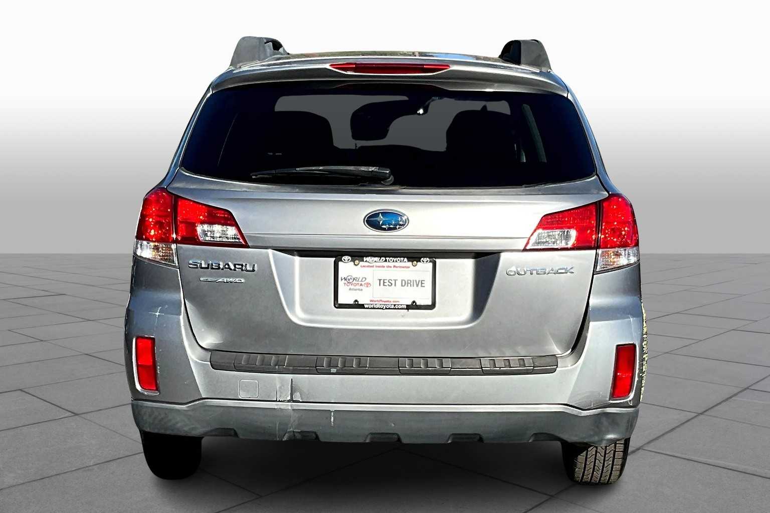 2010 Subaru Outback Premium photo 4
