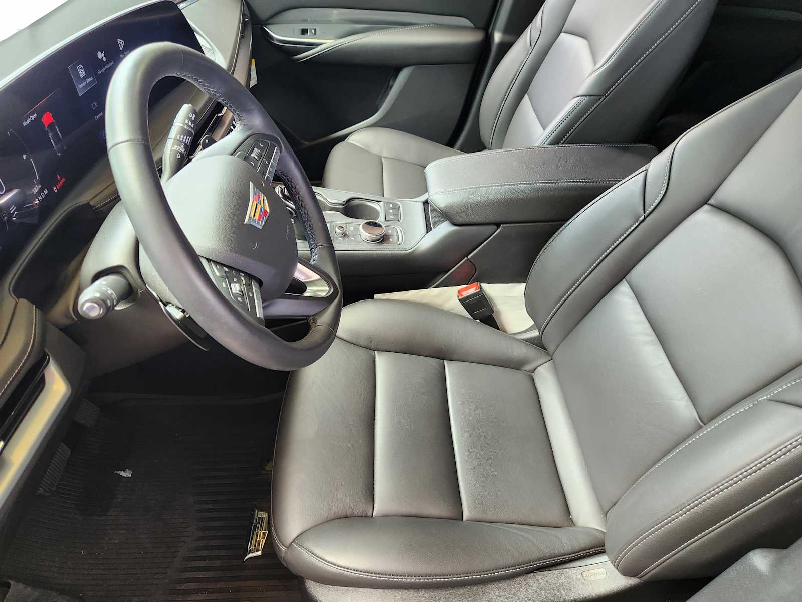 2025 Cadillac XT4 Premium Luxury photo 4