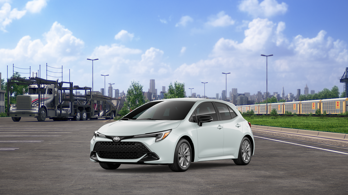 2026 Toyota Corolla Hatchback SE's photo