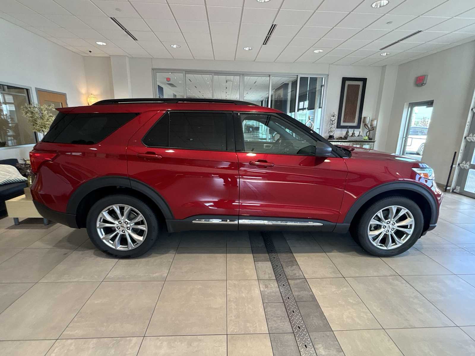 2020 Ford Explorer XLT photo 2