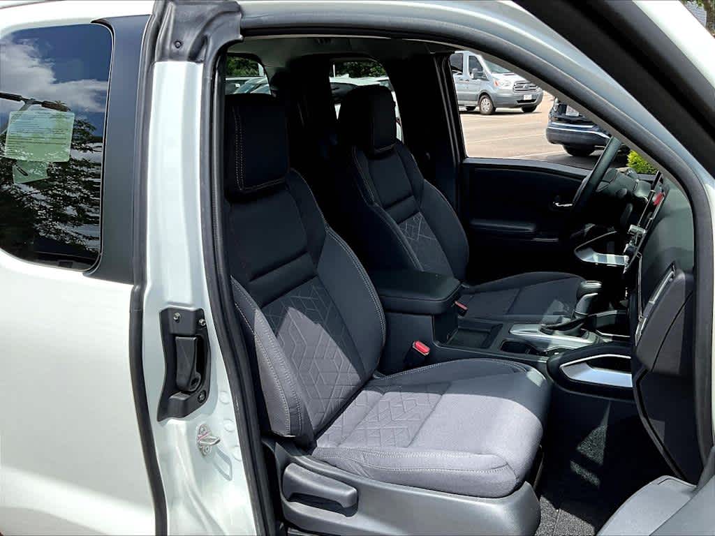 2025 Nissan Frontier SV photo 11