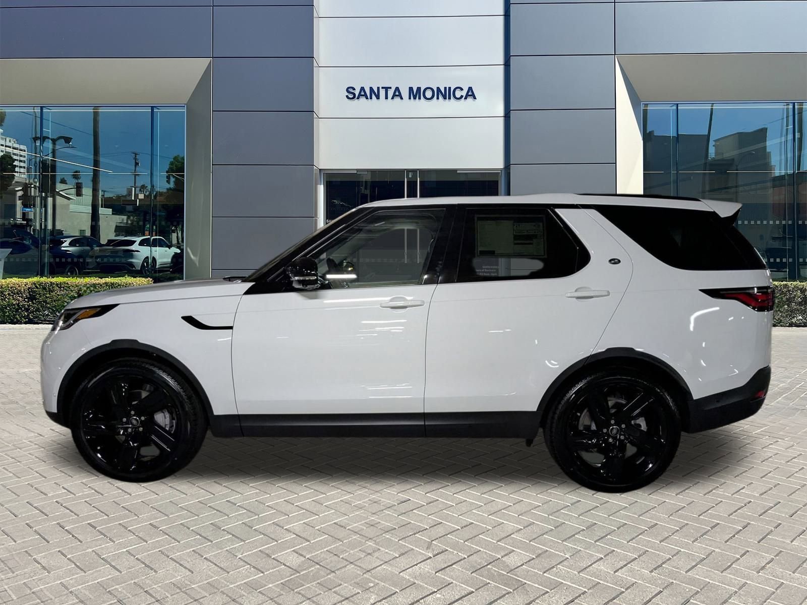 2025 Land Rover Discovery S photo 2