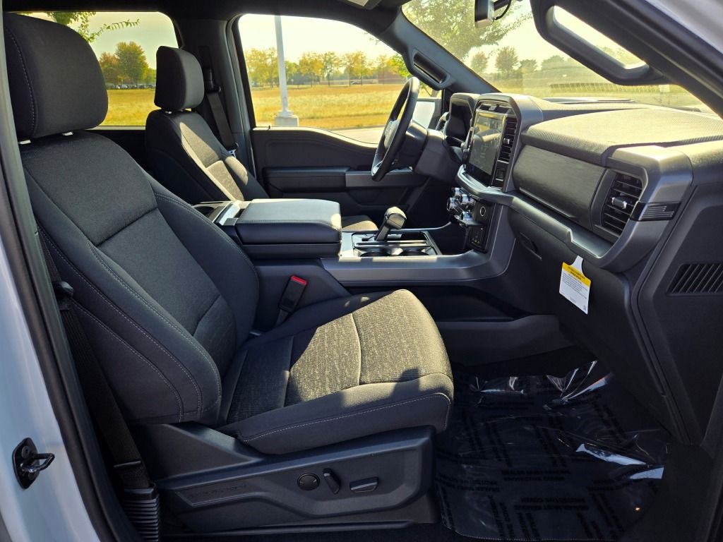 2025 Ford F-150 XLT photo 4