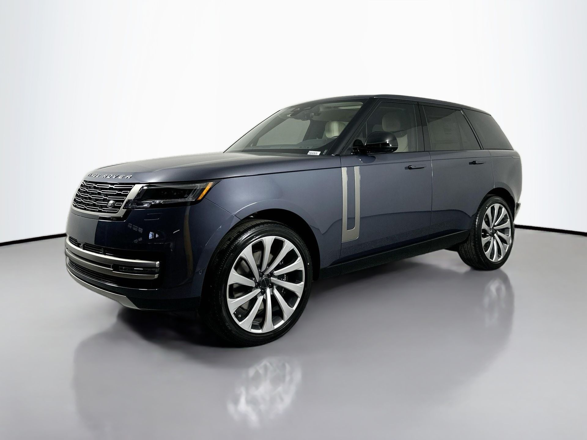 2026 Land Rover Range Rover SE's photo