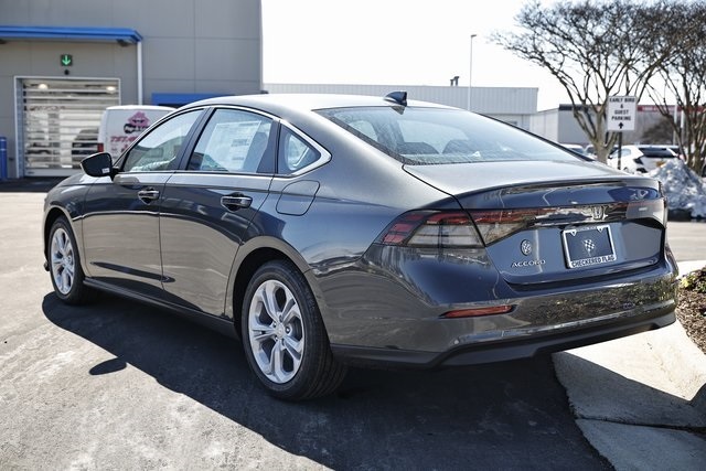2025 Honda Accord LX photo 6