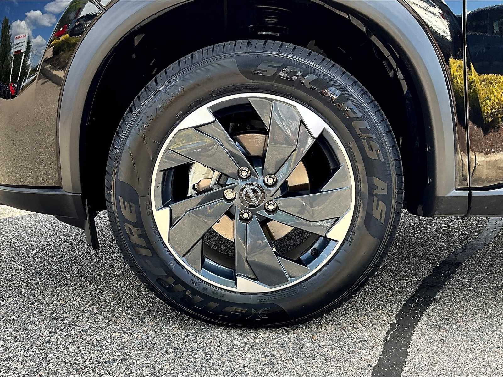 2025 Nissan Rogue SV photo 3