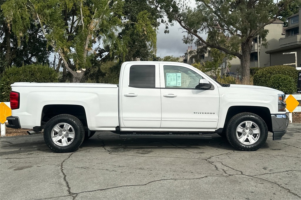 2016 Chevrolet Silverado 1500 LT photo 3