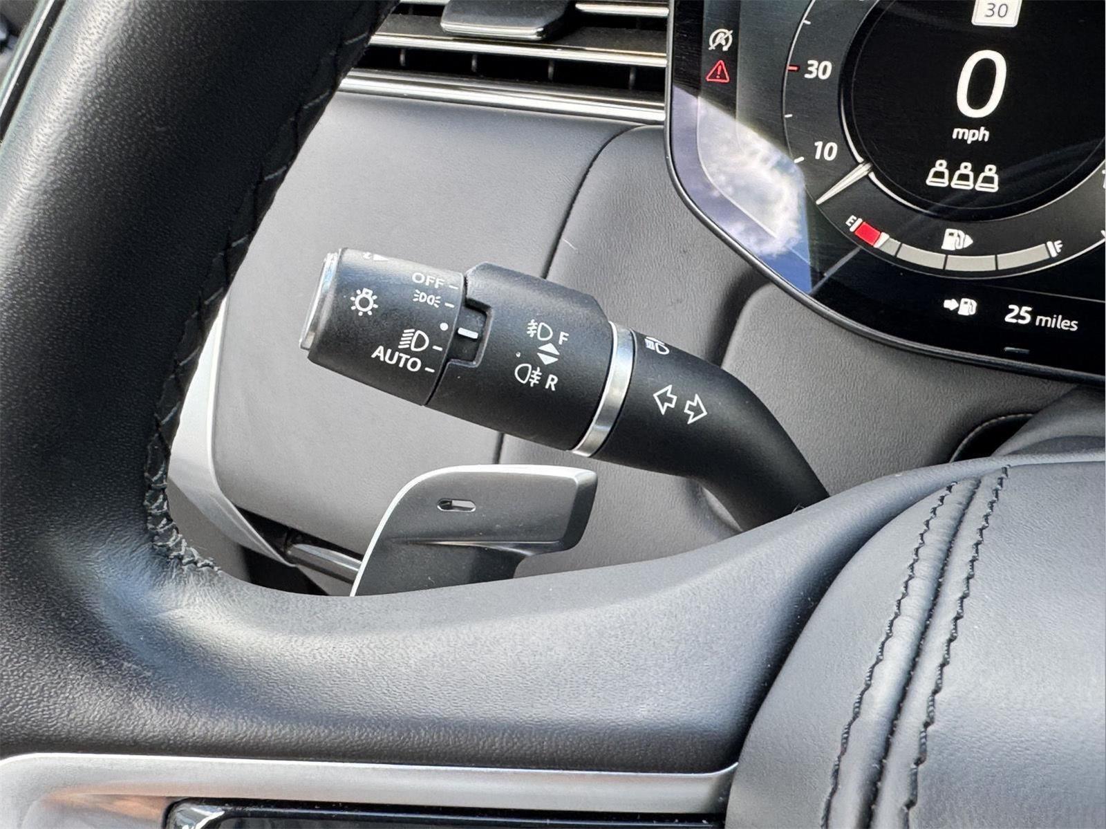 2023 Land Rover Range Rover SE photo 38