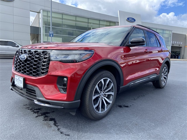 2025 Ford Explorer ST-Line photo 2