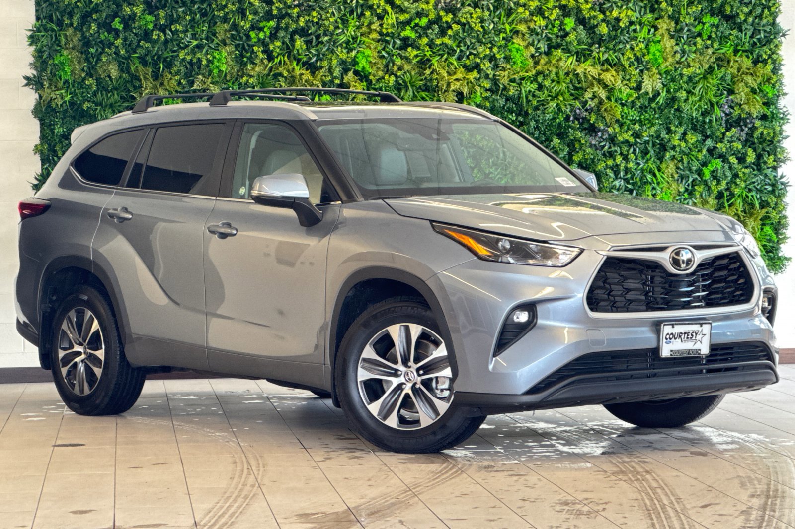 2023 Toyota Highlander XLE's photo