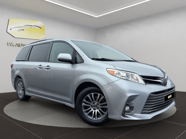 2020 Toyota Sienna XLE's photo