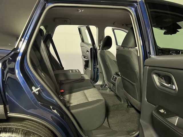 2025 Nissan Rogue SV photo 27