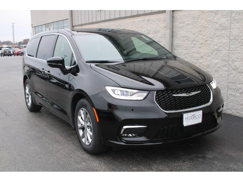 2026 Chrysler Pacifica Limited photo 2