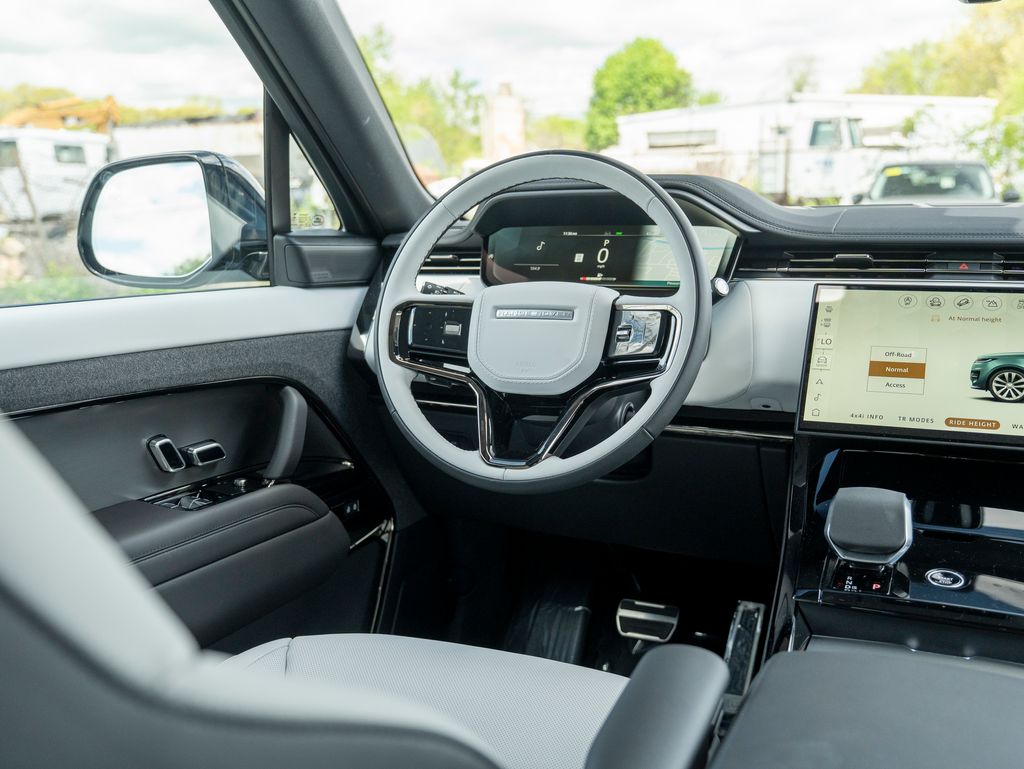 2025 Land Rover Range Rover Sport SE photo 17