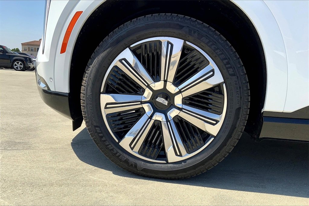 2025 Cadillac Escalade IQ Luxury photo 11