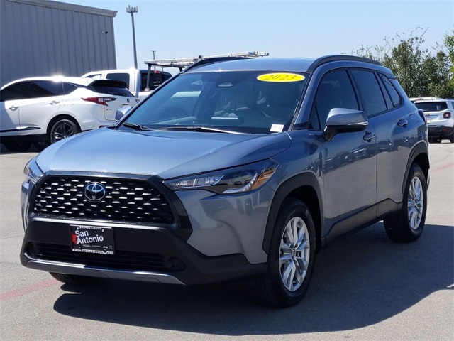 2023 Toyota Corolla Cross LE photo 4