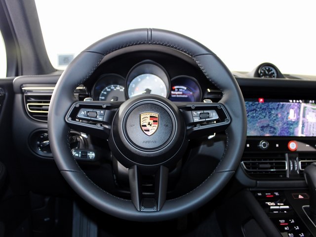 2025 Porsche Macan S photo 19