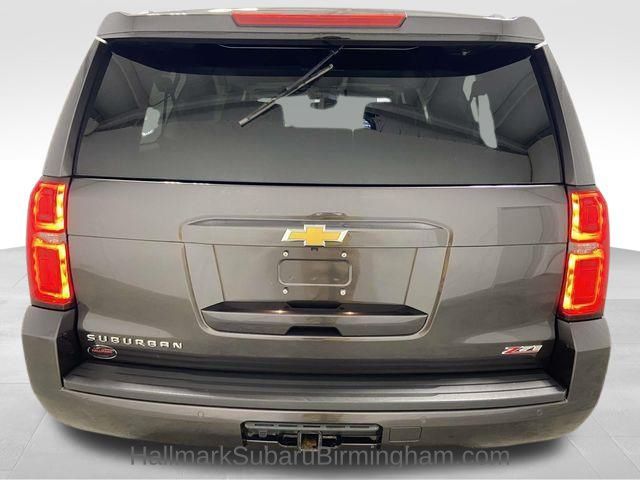 2016 Chevrolet Suburban LT photo 4