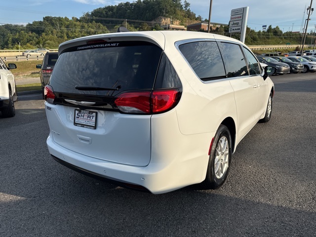 2026 Chrysler Voyager LX photo 3
