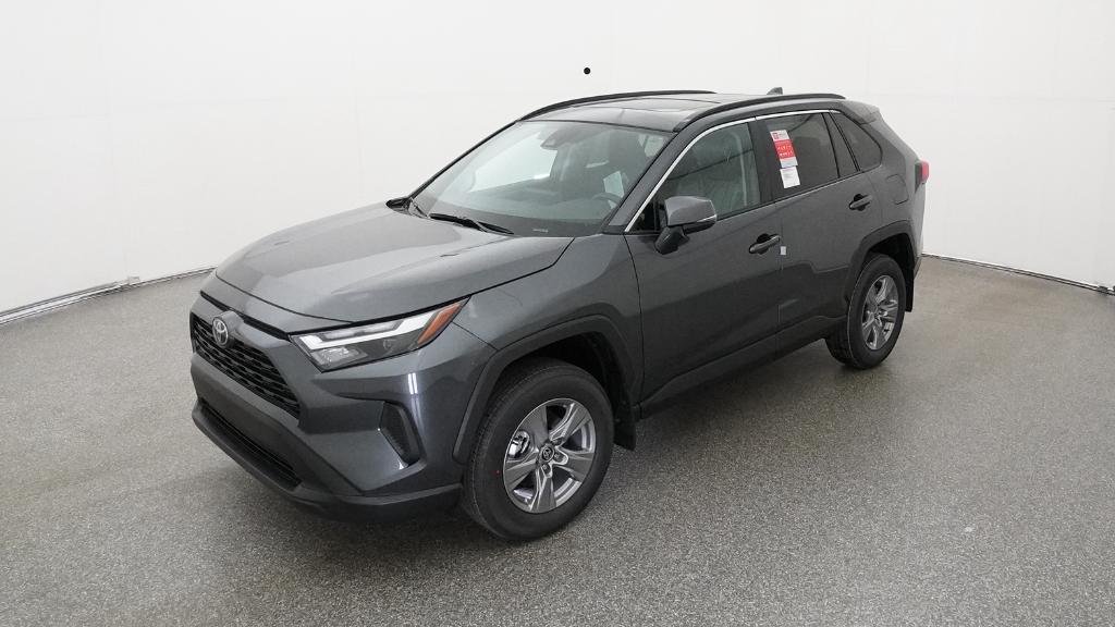 2025 Toyota RAV4 XLE's photo
