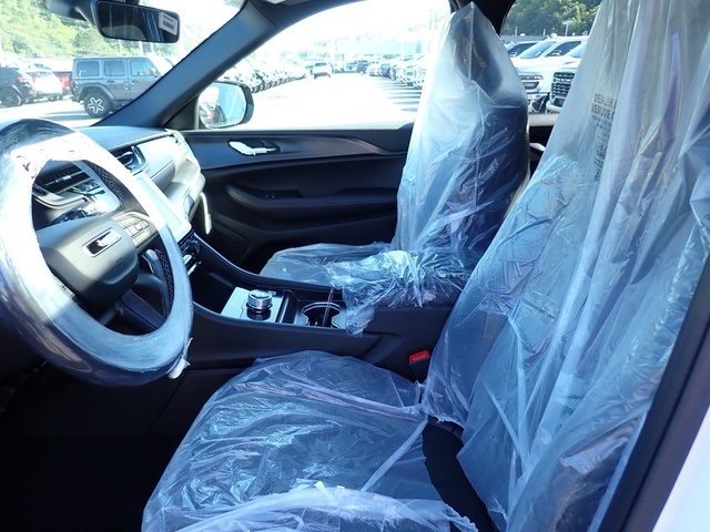 2025 Jeep Grand Cherokee Altitude photo 11