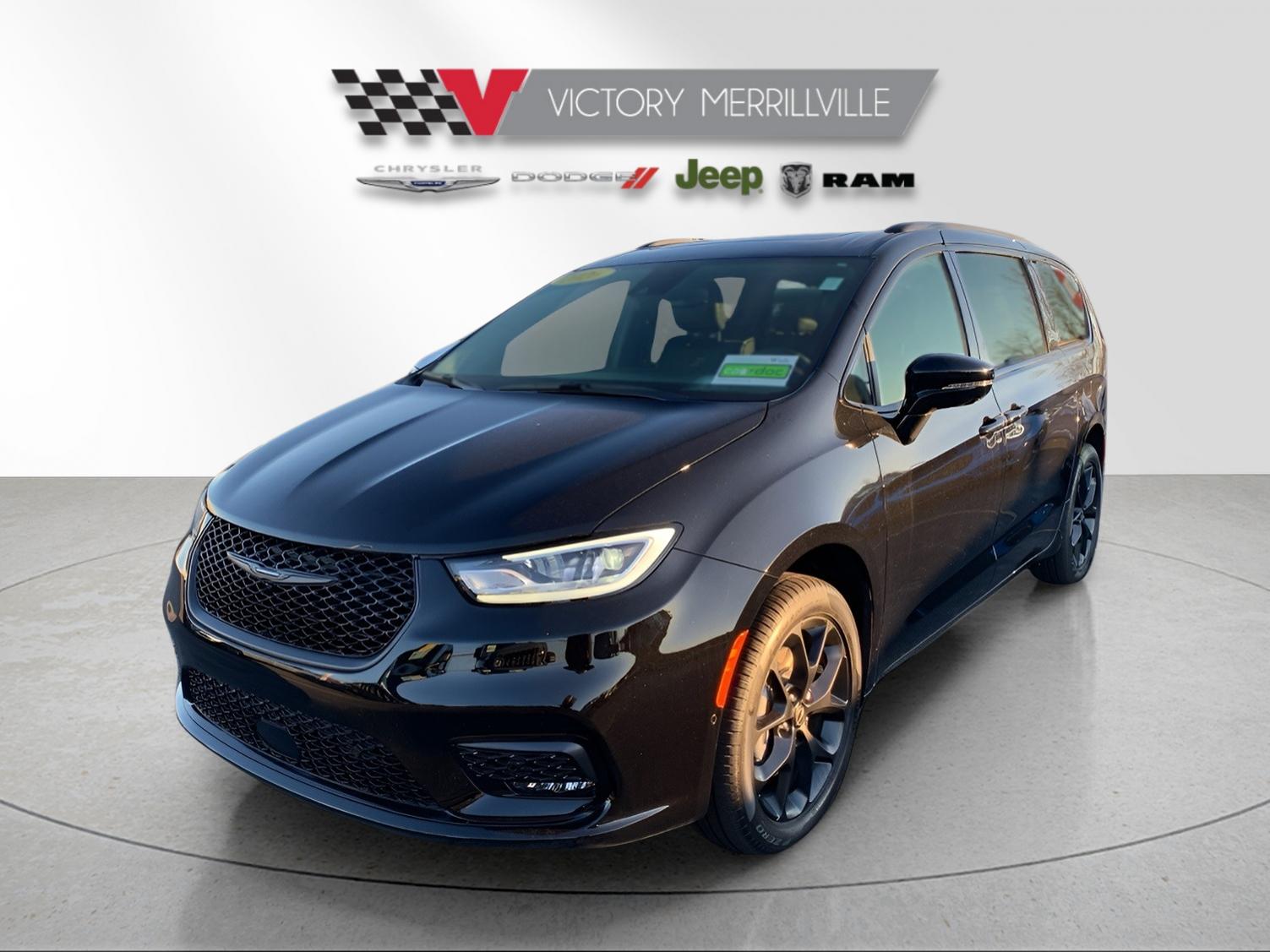 2026 Chrysler Pacifica Limited's photo