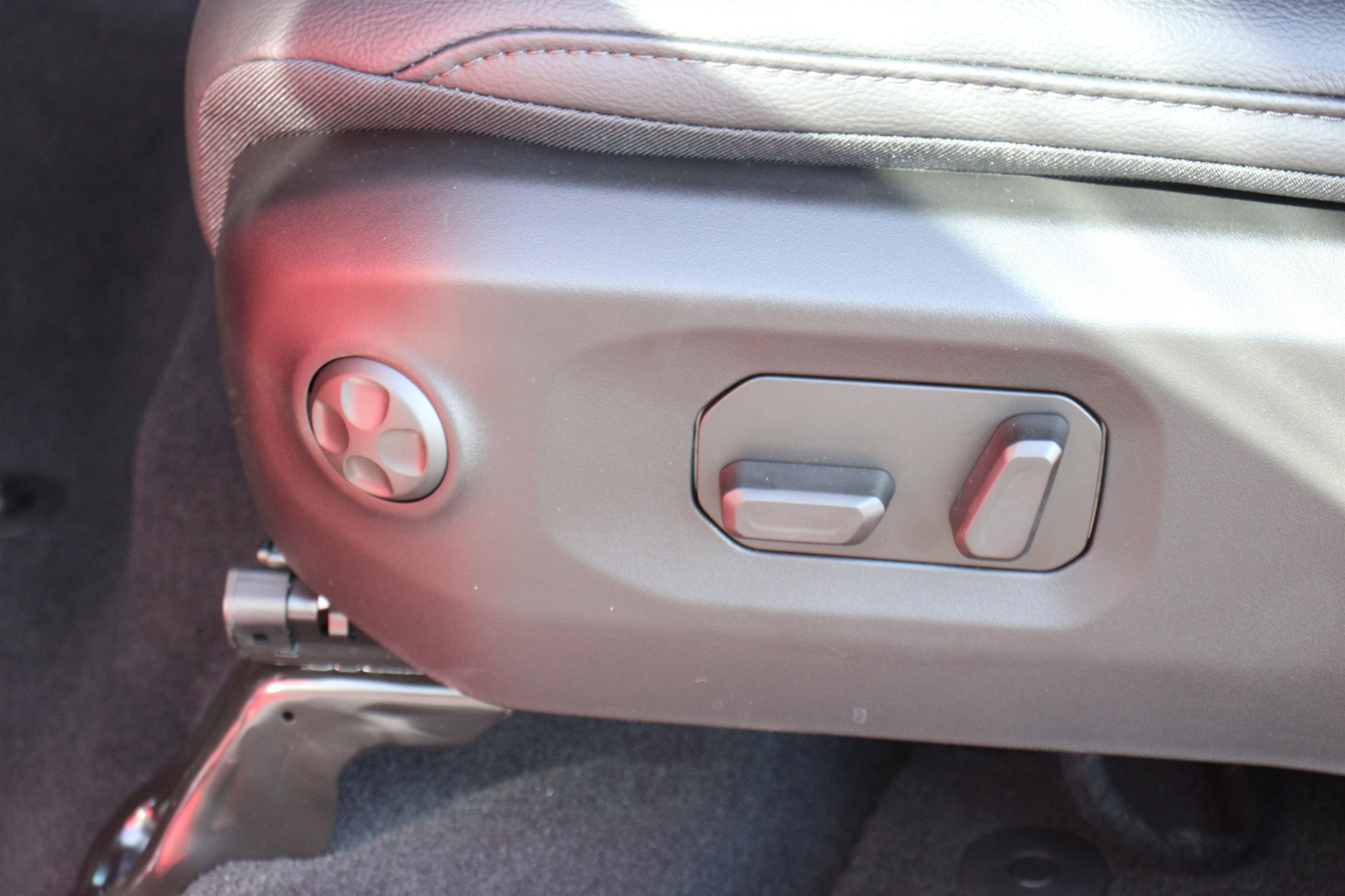 2025 Jeep Wrangler Sahara photo 3