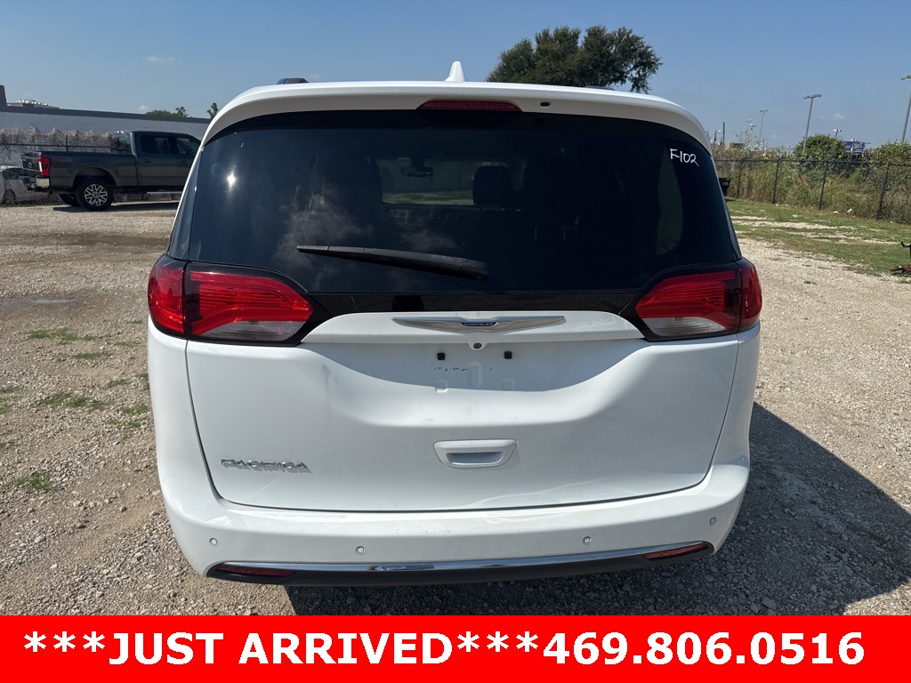 2020 Chrysler Pacifica Touring L photo 4