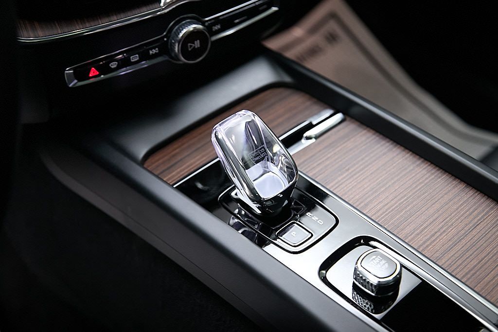 2024 VOLVO XC60 - Image 17