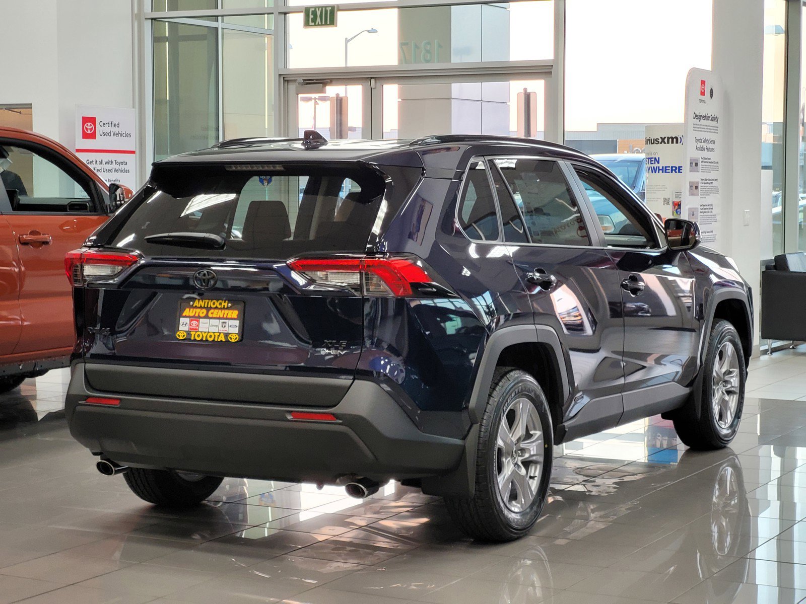 2025 Toyota RAV4 Hybrid XLE photo 3