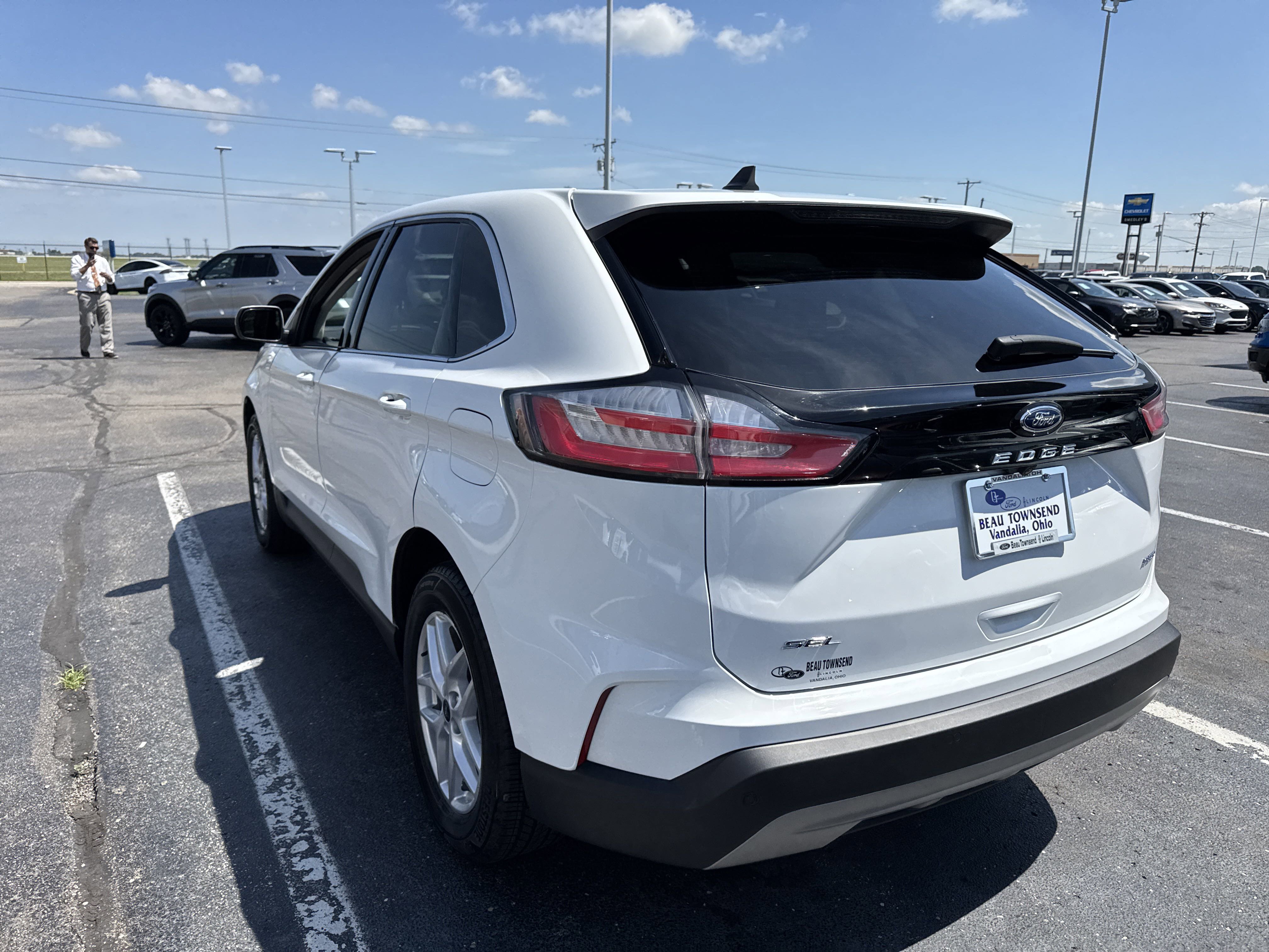 2024 Ford Edge SEL photo 2