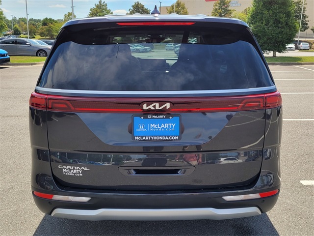 2024 Kia Carnival LX photo 9