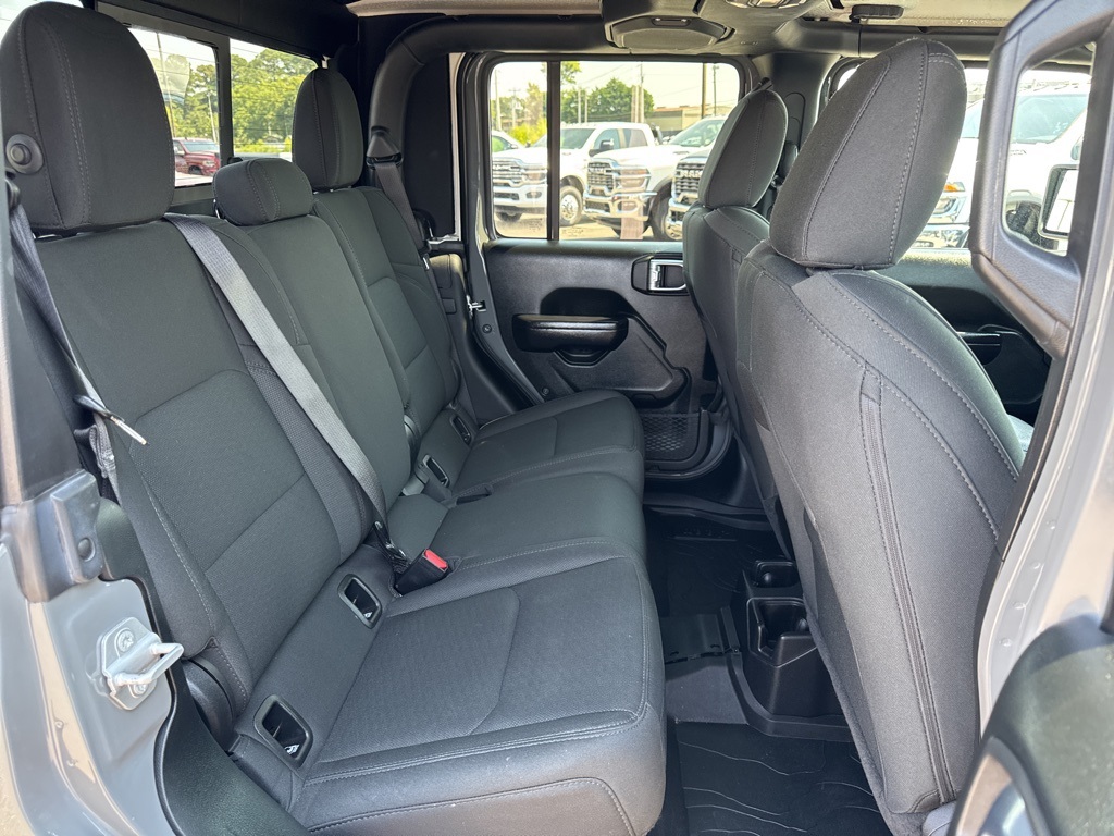 2021 Jeep Gladiator Willys photo 16