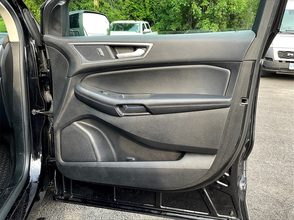 2021 Ford Edge SEL photo 26