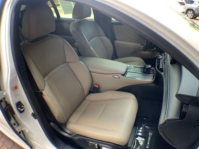 2022 Lexus LS 500 photo 24