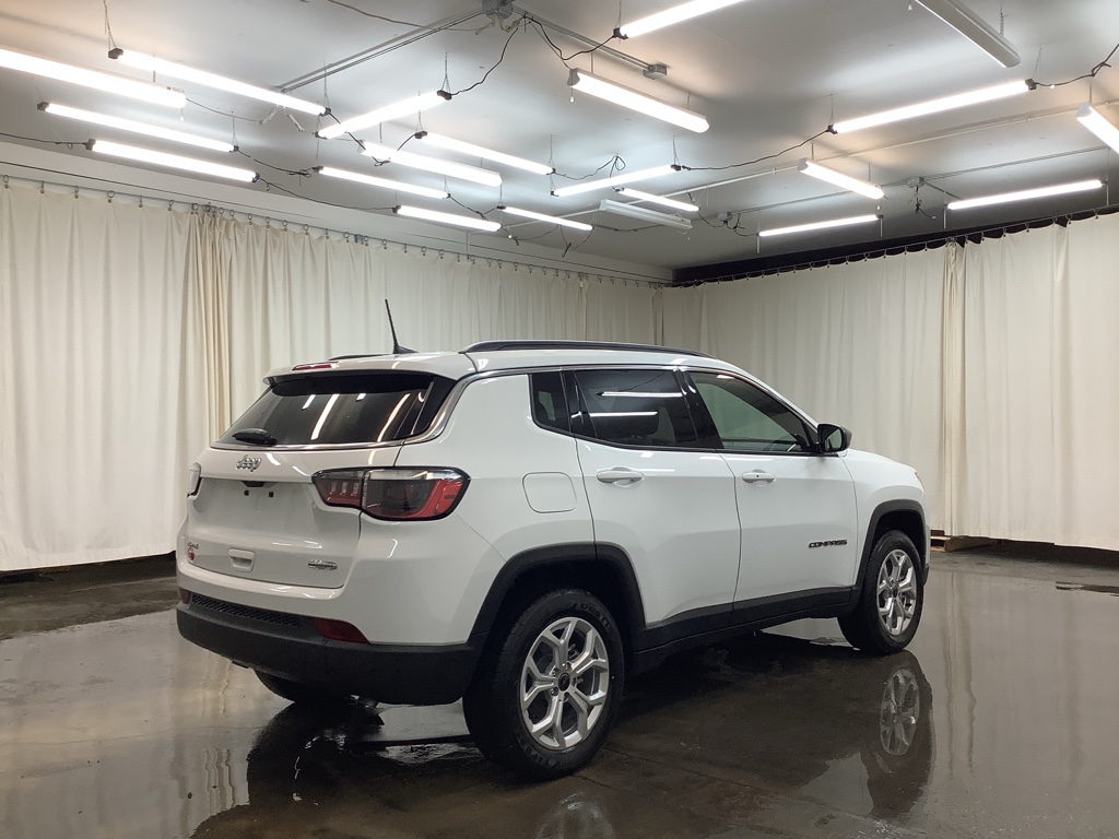 2026 Jeep Compass Latitude photo 3