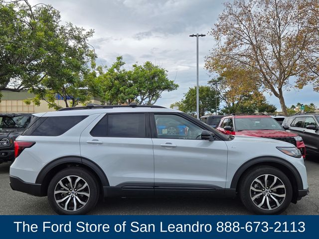 2026 Ford Explorer ST-Line photo 3