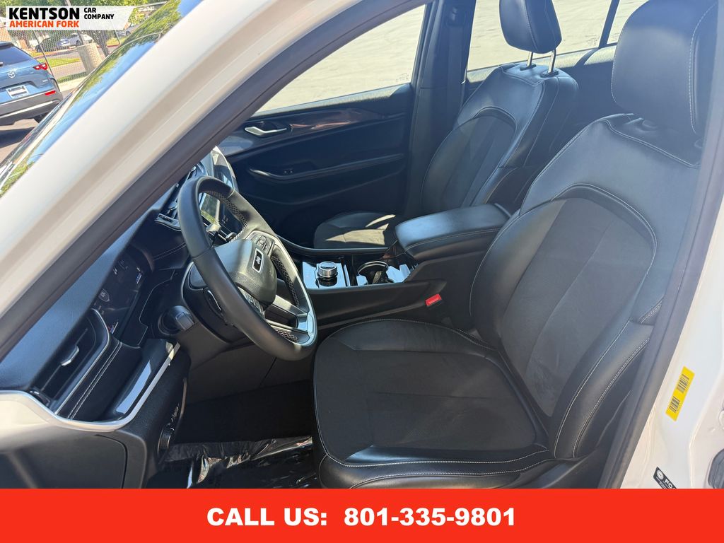 2023 Jeep Grand Cherokee Laredo Altitude photo 27