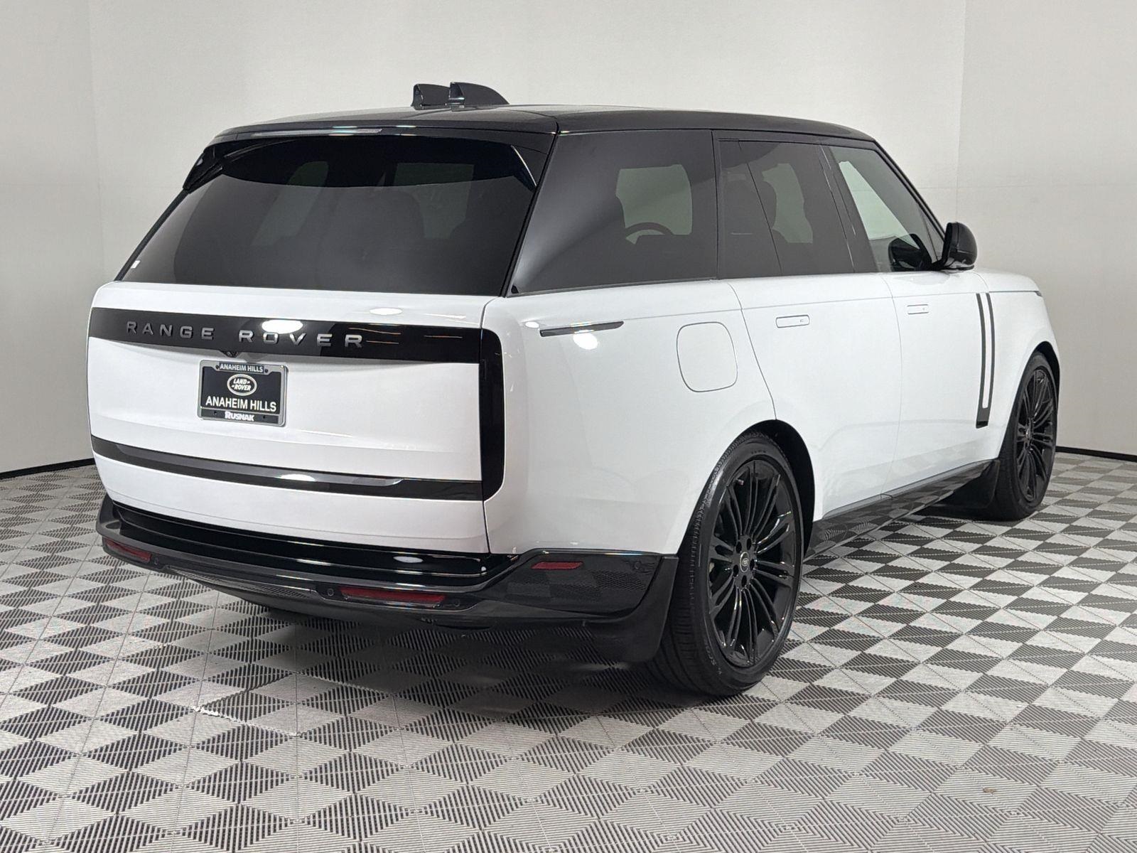 2025 Land Rover Range Rover SE photo 4